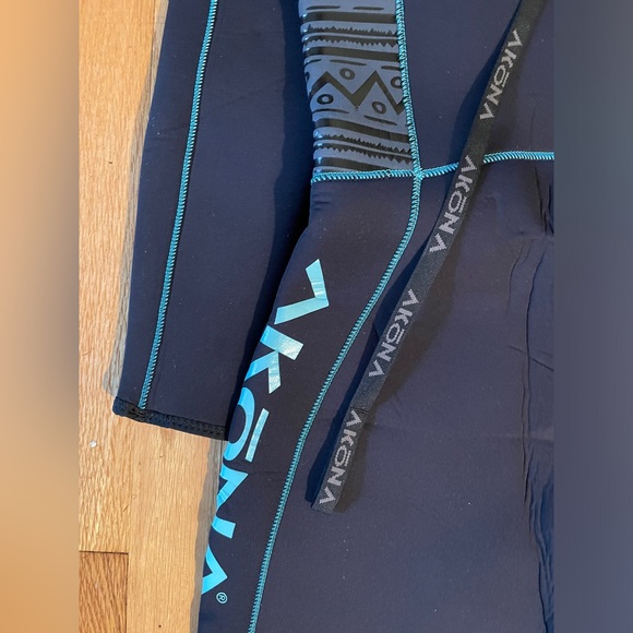 Akona Quantum Stretch Women’s 3mm Wetsuit, size 11/12 - Picture 2 of 11